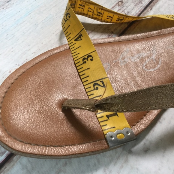 American Rag Gold Sandals - Picture 7 of 8